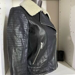 Women's Black Faux Leather Jacket M Quilted Sleeves Sherpa Collar